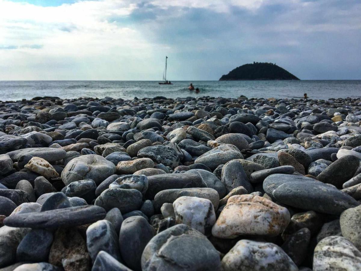 Nicoletta Rivieraholiday Albenga Bagian luar foto