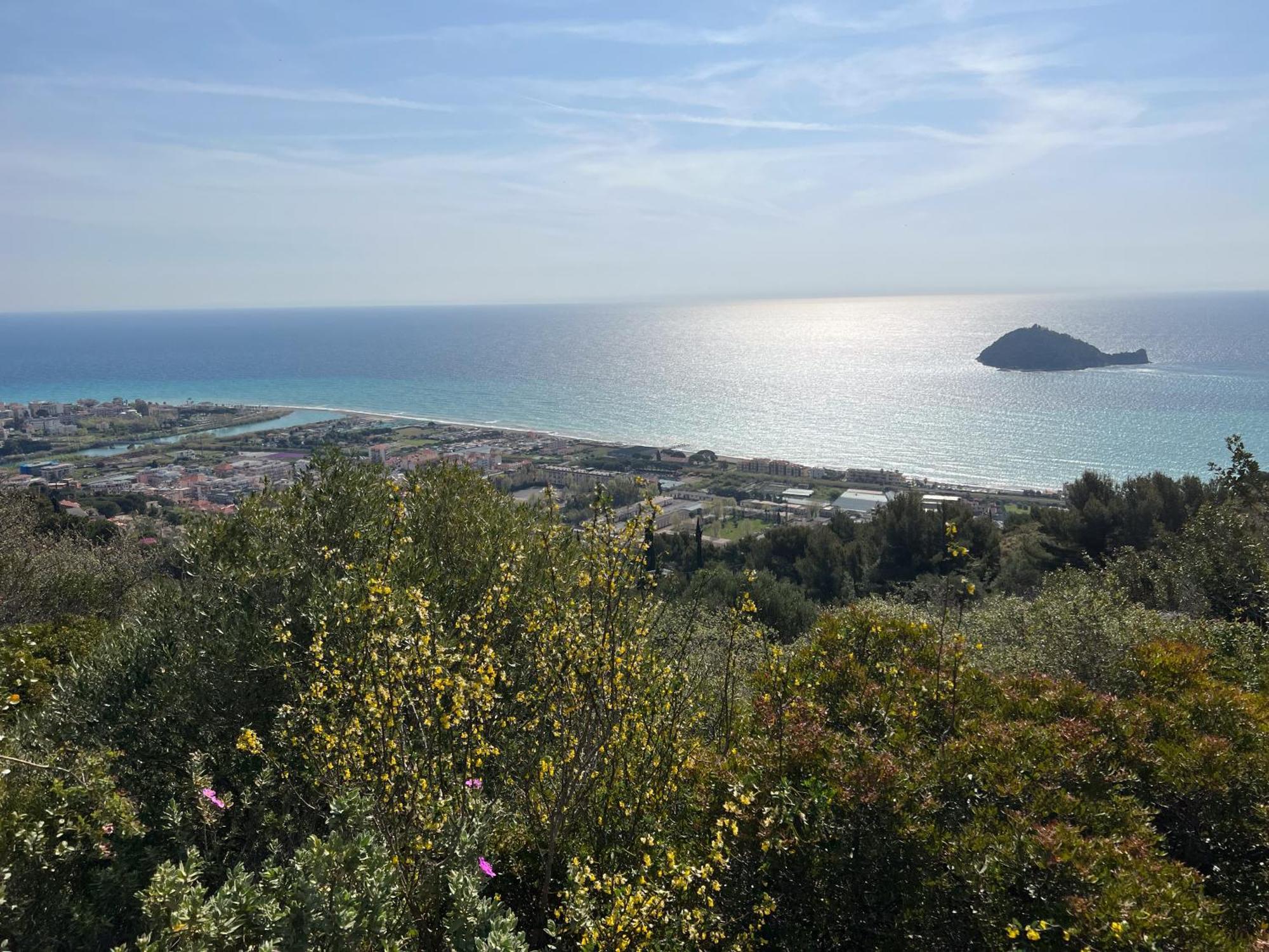 Nicoletta Rivieraholiday Albenga Bagian luar foto